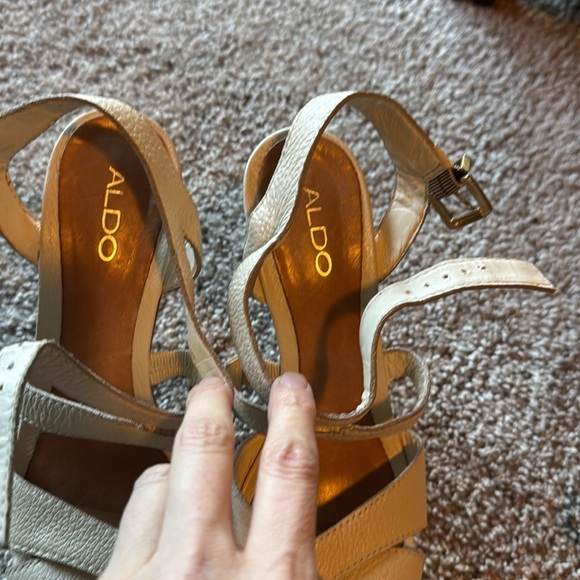 Cream colored Aldo heels. - Picture 5 of 6